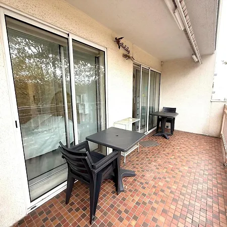 Charming Facing Train Station Appartement