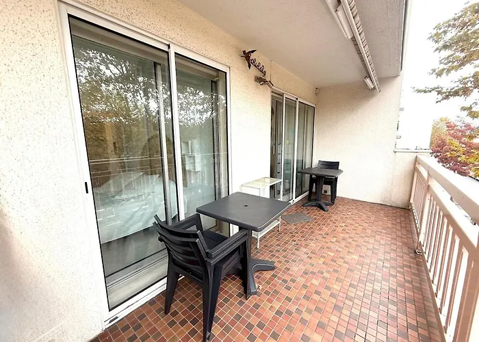 Charming Facing Train Station Appartement